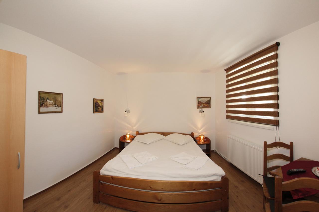 Pensiunea Cocosul Rosu Sibiu Exterior photo